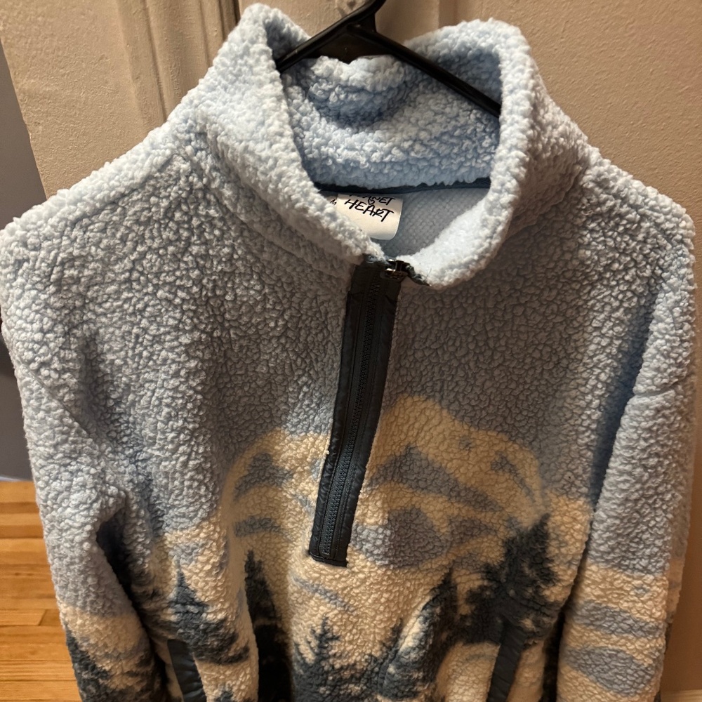 Women’s Planet Heart fleece pullover.